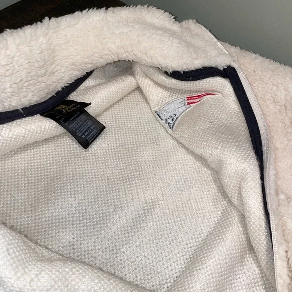 NFL New England Patriots.  Size XL .  Sherpa Like, Zip Up Jacket In White. - Picture 5 of 6
